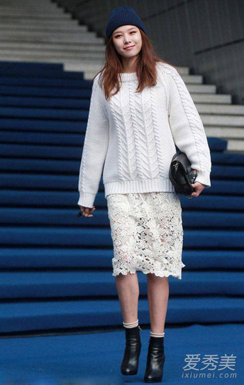 早春最佳CP穿搭 毛衣配裙子就是這么美