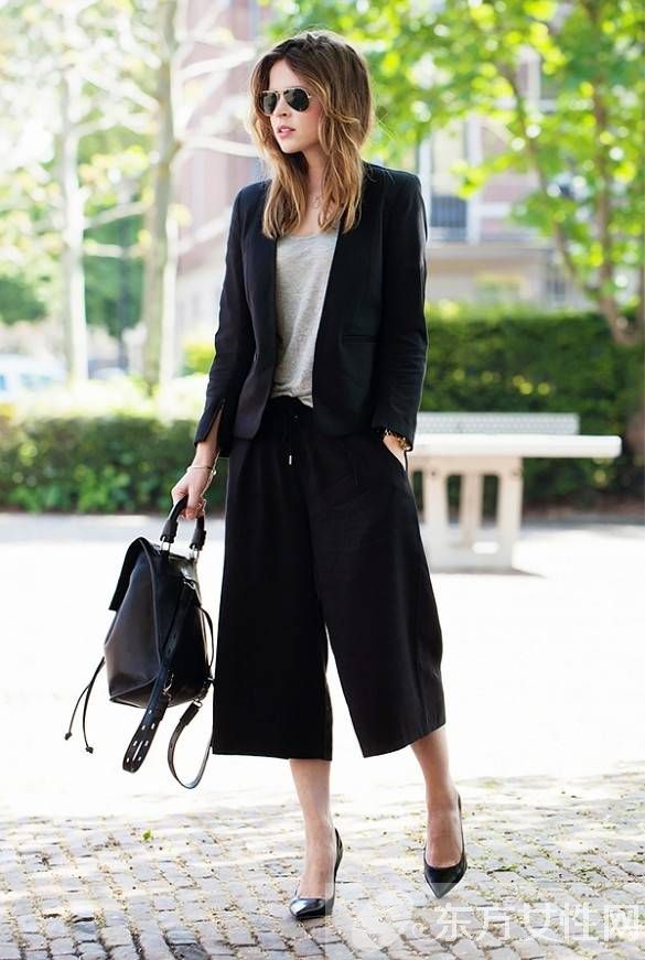 黑色時(shí)尚休閑褲服裝穿搭法 分分鐘提升造型時(shí)尚指數(shù)