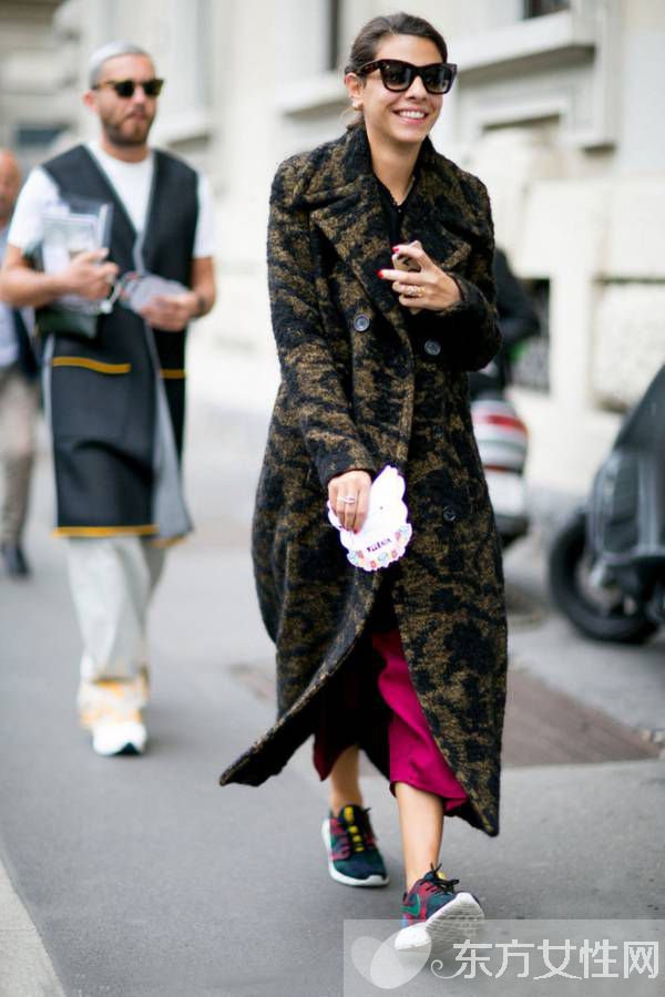 風(fēng)衣怎么搭配鞋子 搭對了穿出時髦范兒