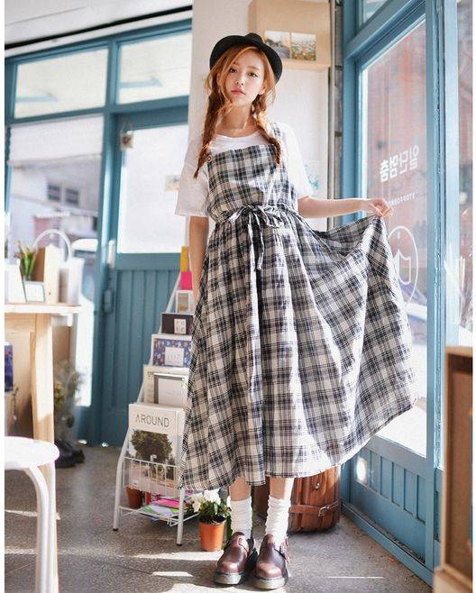 夏季英倫風(fēng)裙子搭配 5款搭配清新減齡風(fēng)