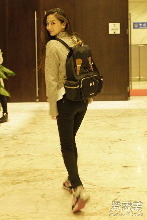 女星機(jī)場(chǎng)時(shí)尚街拍 劉詩(shī)詩(shī)粉紅大衣亮相