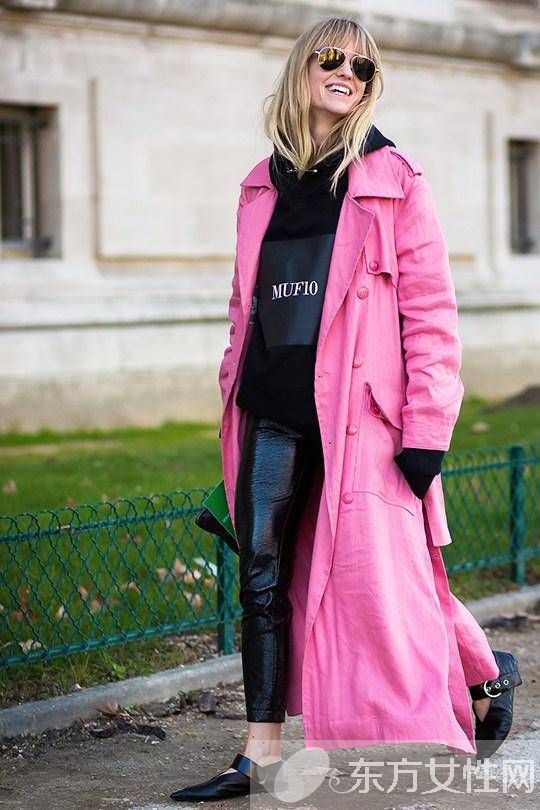 冬日疊穿百搭好幫手 連帽衫時(shí)尚街拍造型