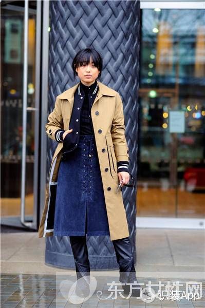 誰(shuí)說(shuō)時(shí)尚的人兒不怕冷 快看她們的兩層外套穿搭法