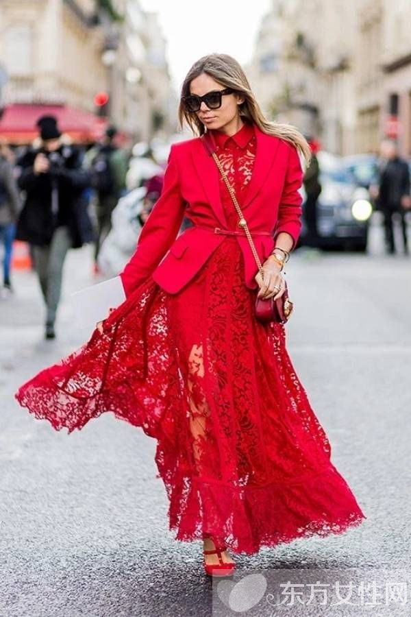 單色也一樣美 look這些時尚穿搭街拍合輯