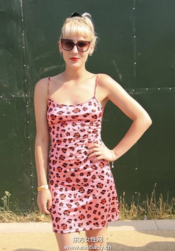 倫敦?zé)o線音樂節(jié)墨鏡出街帥氣十足