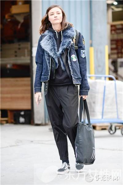 誰(shuí)說(shuō)時(shí)尚的人兒不怕冷 快看她們的兩層外套穿搭法