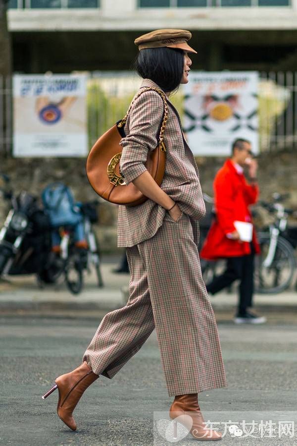 2017春夏米蘭時(shí)裝周街拍 奶奶風(fēng)格紋單品正流行