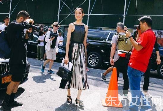 2016時裝周街拍 偷學(xué)她們的時尚搭配教程