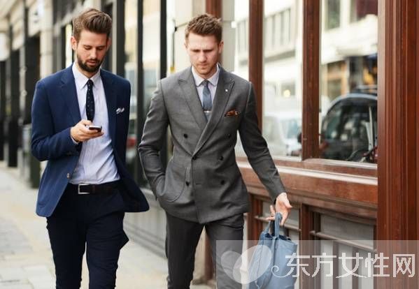 倫敦春夏時裝周場外街拍 英倫風(fēng)西裝很是吸睛帥氣