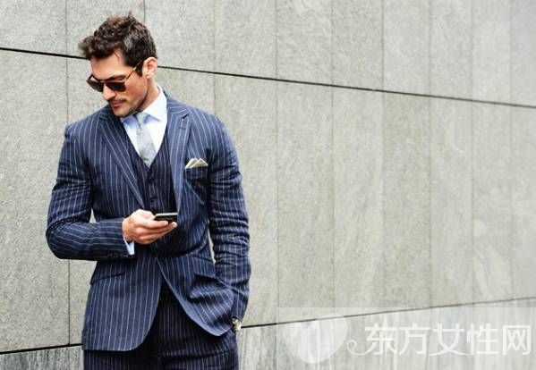 倫敦春夏時裝周場外街拍 英倫風(fēng)西裝很是吸睛帥氣