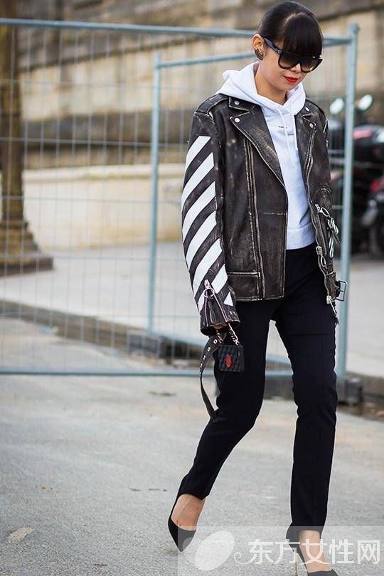 冬日疊穿百搭好幫手 連帽衫時(shí)尚街拍造型