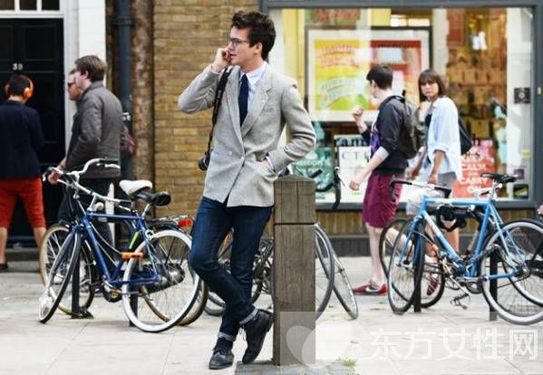 倫敦春夏時裝周場外街拍 英倫風(fēng)西裝很是吸睛帥氣