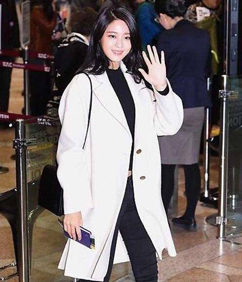 看時(shí)尚界名模街拍 教你如何穿好白色小清新