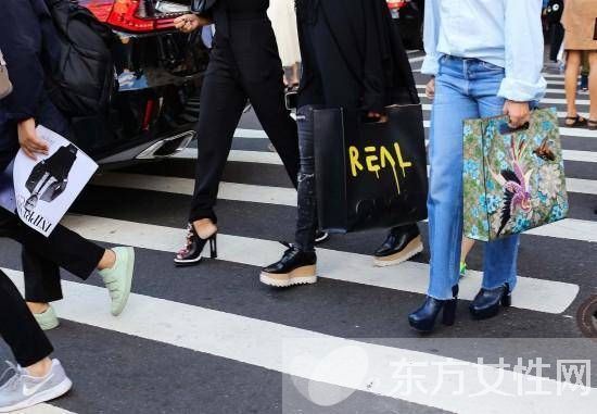 2016時(shí)裝周街拍 偷學(xué)她們的時(shí)尚搭配教程