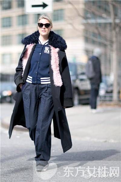誰(shuí)說(shuō)時(shí)尚的人兒不怕冷 快看她們的兩層外套穿搭法