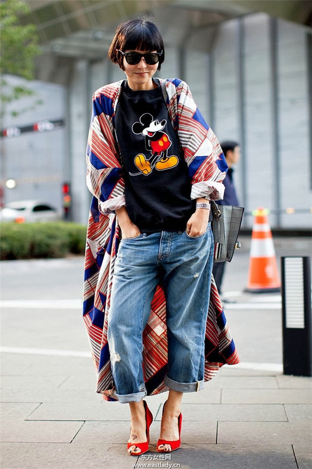 韓國(guó)諧星金娜英街拍時(shí)尚感十足