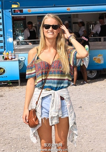 倫敦?zé)o線音樂節(jié)墨鏡出街帥氣十足