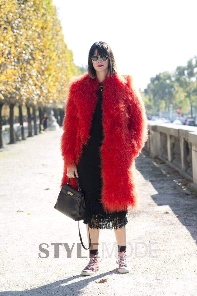 潮人街拍示范洋氣皮草穿搭 這樣穿才不顯土