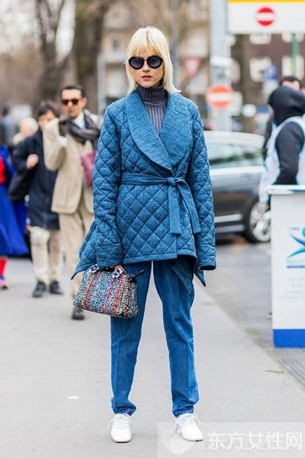 單色也一樣美 look這些時尚穿搭街拍合輯