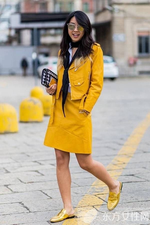 單色也一樣美 look這些時尚穿搭街拍合輯