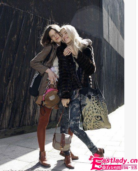 閨蜜街拍 大秀姐妹情誼