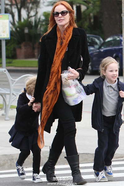 歐美女星優(yōu)雅出街盡情詮釋時(shí)尚潮流風(fēng)格