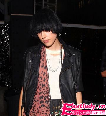 歐美女星齊演繹 秋冬圍巾搶眼搭