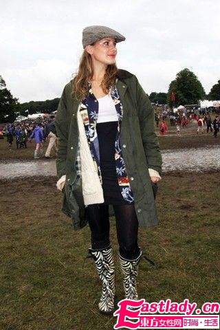 2011初秋歐美明星街拍 流行元素多樣化