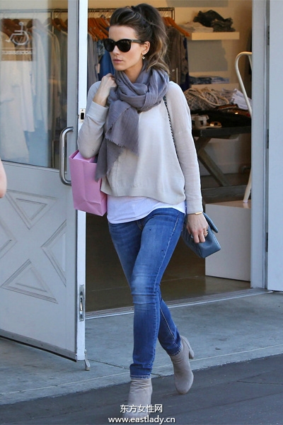 歐美明星初春優(yōu)雅出街 盡情詮釋時尚