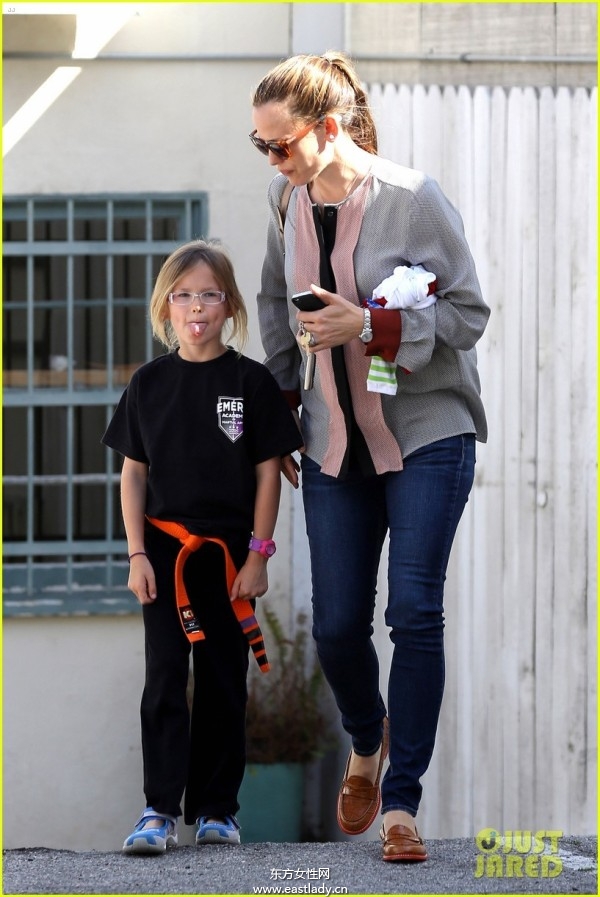 歐美明星 辣媽 攜子出行 街拍更有范