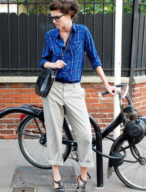 歐美街頭達人自行車出行演繹綠色環(huán)保