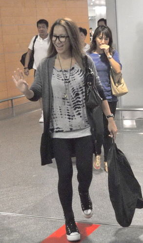 國內(nèi)女星街拍各領(lǐng)風(fēng)騷