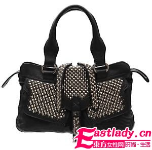 淑女也瘋狂 女明星愛(ài)上朋克鉚釘包