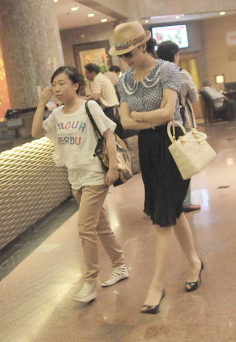 國(guó)內(nèi)女星街拍各領(lǐng)風(fēng)騷