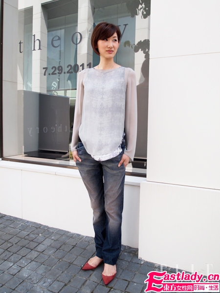 日本街拍 看日本潮女如何穿出個(gè)性牛仔褲