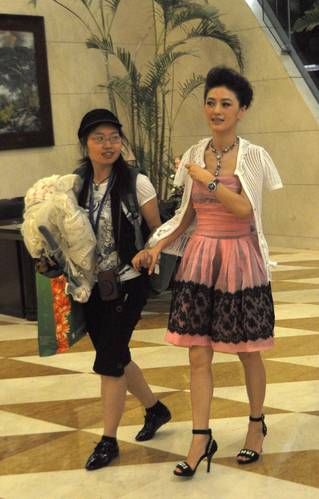 國內(nèi)女星街拍各領(lǐng)風(fēng)騷