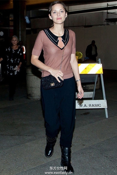 歐美女星優(yōu)雅出街盡情詮釋時尚潮流風格