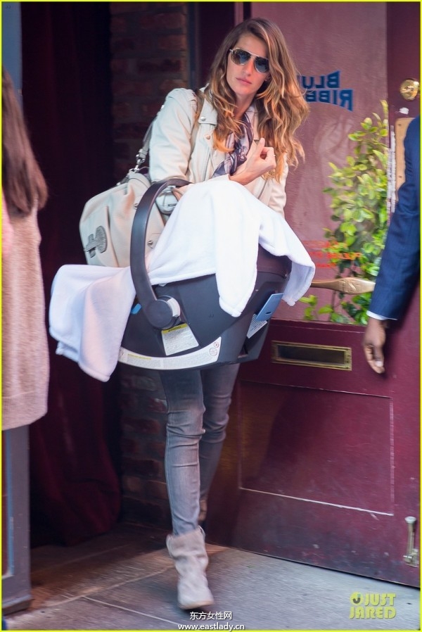 歐美明星 辣媽 攜子出行 街拍更有范