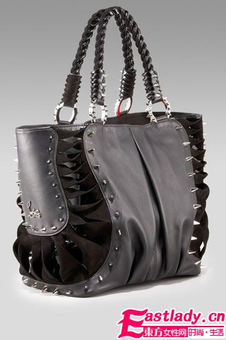 淑女也瘋狂 女明星愛(ài)上朋克鉚釘包