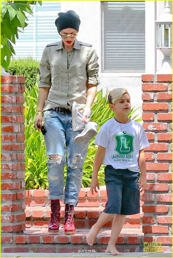 歐美明星 辣媽 攜子出行 街拍更有范