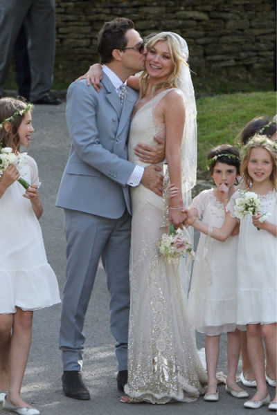 Kate Moss夫婦7月街拍 穿衣風格相互呼應