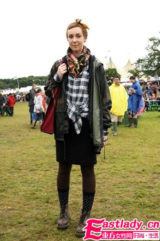 2011初秋歐美明星街拍 流行元素多樣化