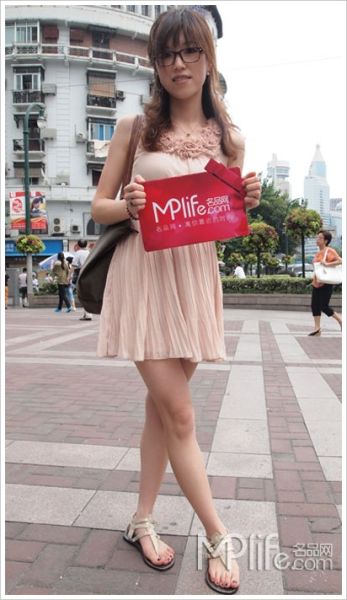 滬上街拍 看看誰(shuí)的街頭裙裝最I(lǐng)n