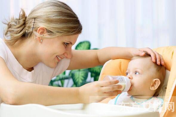 混合喂養(yǎng)的正確方法 混合喂養(yǎng)的注意事項(xiàng)