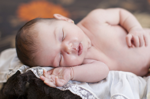 嬰兒臉上起小紅疙瘩 當(dāng)心是過敏惹的禍