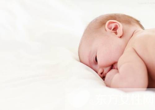 新生兒吐奶怎么回事 3要點教你如何護理新生兒吐奶