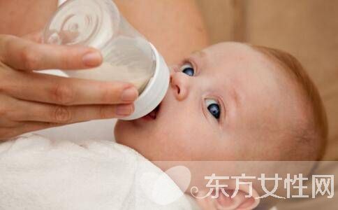 新生兒臍帶該怎么護(hù)理 新生兒臍帶不脫落怎么辦