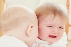 寶寶長(zhǎng)牙的癥狀會(huì)有哪些呢 長(zhǎng)牙時(shí)期該注意什么