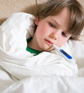 1歲男童酒精擦身致死亡 哪些退燒土法不能信