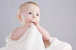 新生兒吐奶怎么回事 3要點(diǎn)教你如何護(hù)理新生兒吐奶